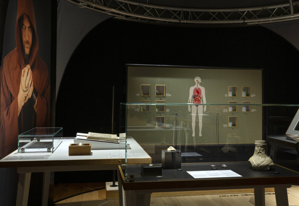 Ausstellungseinblick Ritter und Burgen.