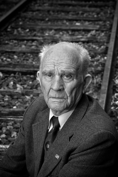 Schwarz-Weiß Porträt des Holocaustüberlebenden Wasyl Nowak.
